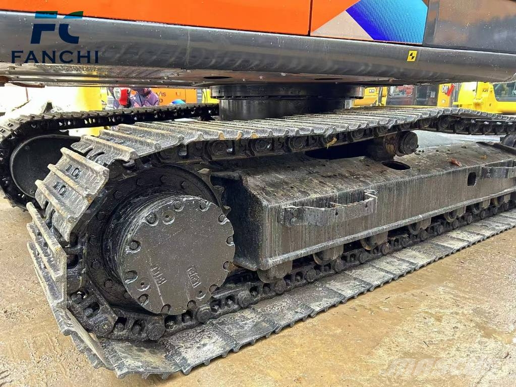 Hitachi ZX 130 Kāpurķēžu ekskavatori