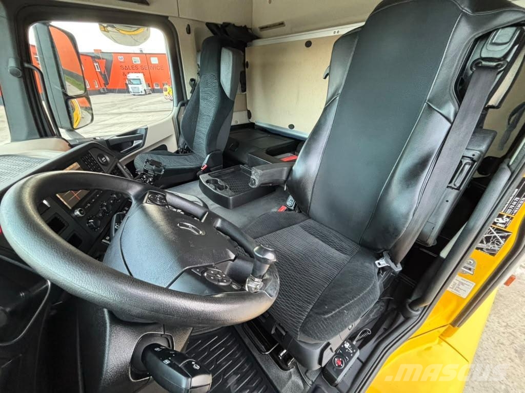 Mercedes-Benz Actros 1827 4x2 LOW MILEAGE ! / BOX L=8236 mm Dobozos teherautók