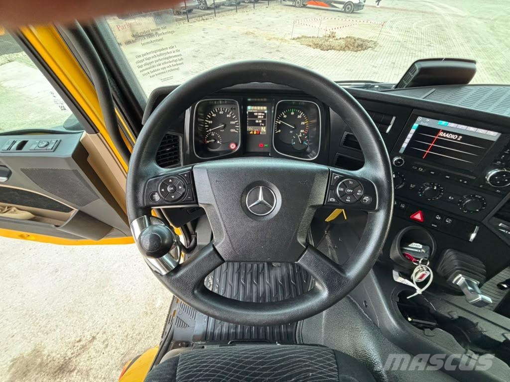 Mercedes-Benz Actros 1827 4x2 LOW MILEAGE ! / BOX L=8236 mm Dobozos teherautók