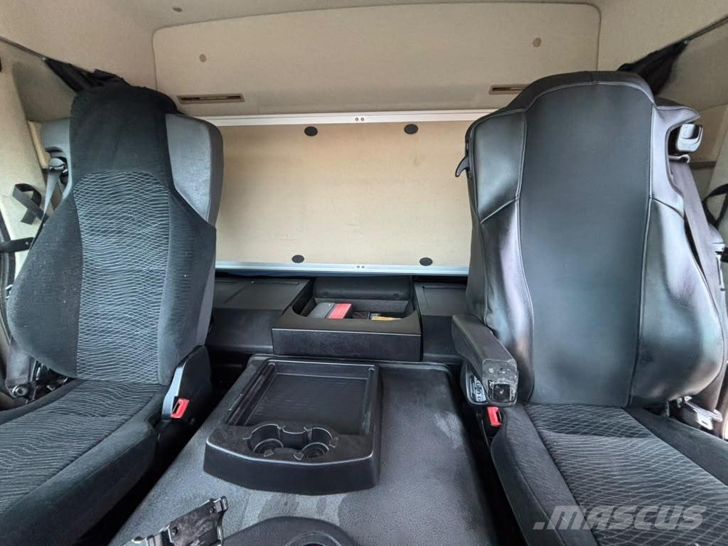 Mercedes-Benz Actros 1827 4x2 LOW MILEAGE ! / BOX L=8236 mm Dobozos teherautók