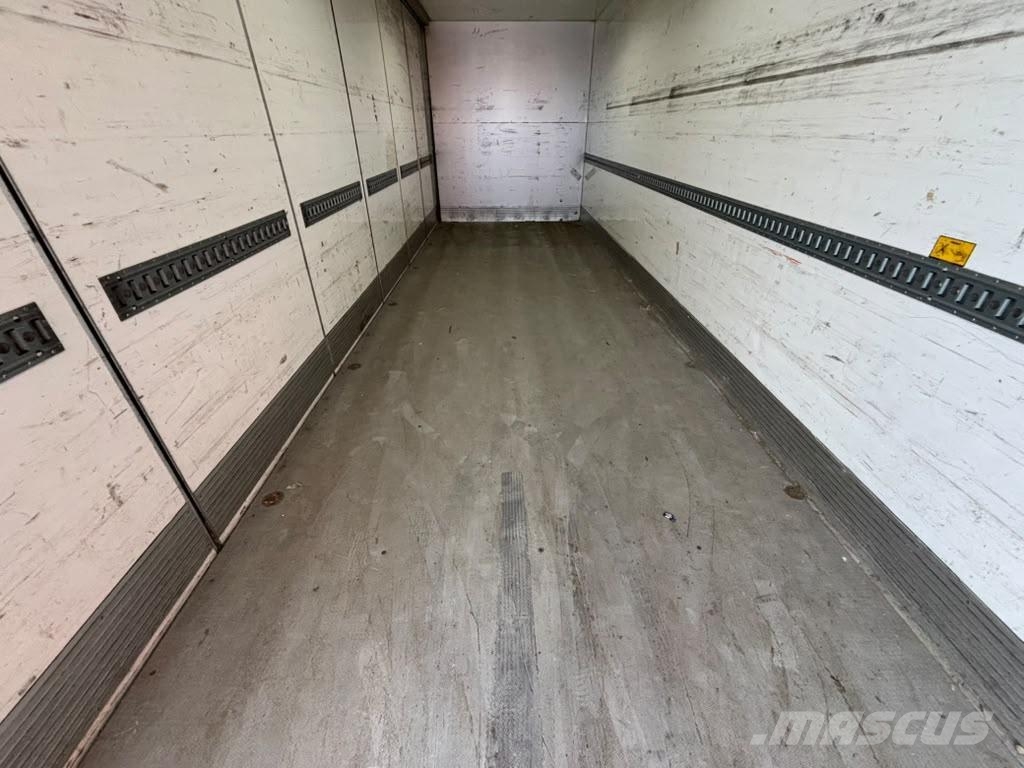 Mercedes-Benz Actros 1827 4x2 LOW MILEAGE ! / BOX L=8236 mm Dobozos teherautók