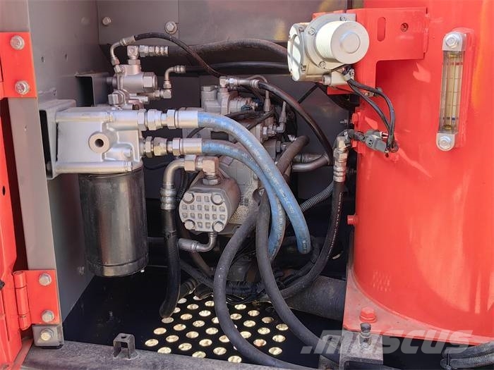 Hitachi ZX 130 Kāpurķēžu ekskavatori