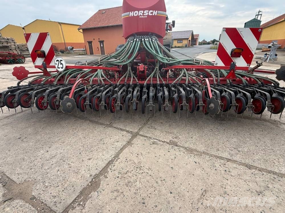 Horsch Pronto 6 DC مثاقيب مدمجة