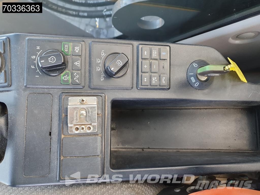 Volvo EC300 E L حفارات زحافة