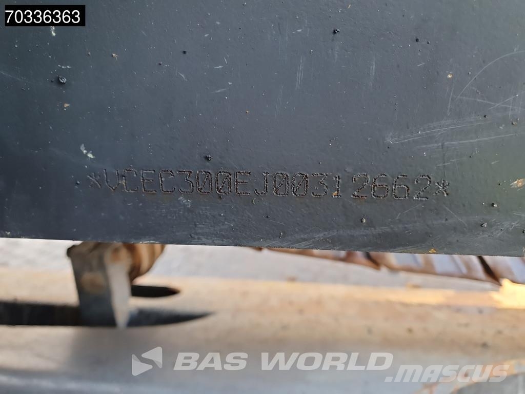Volvo EC300 E L حفارات زحافة