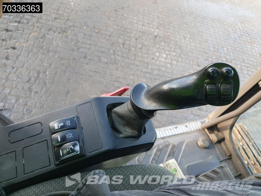 Volvo EC300 E L حفارات زحافة