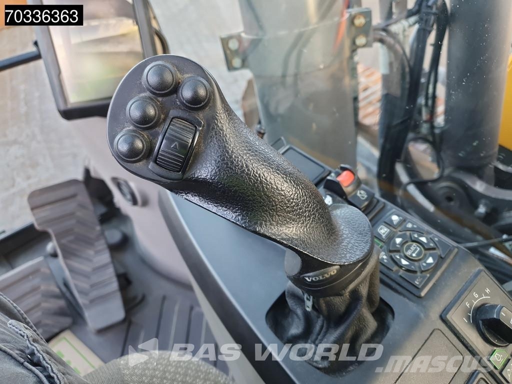 Volvo EC300 E L حفارات زحافة