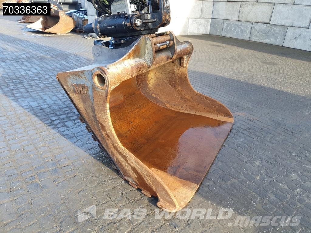 Volvo EC300 E L حفارات زحافة