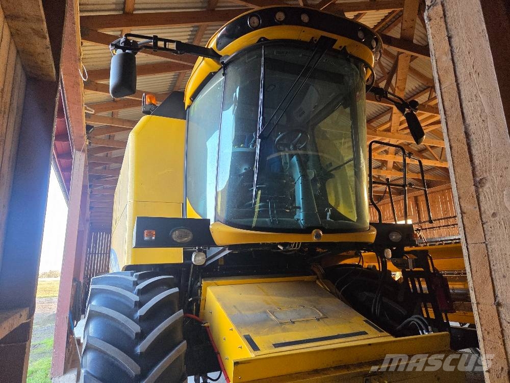 New Holland TC 5.90 Ražas novākšanas kombaini