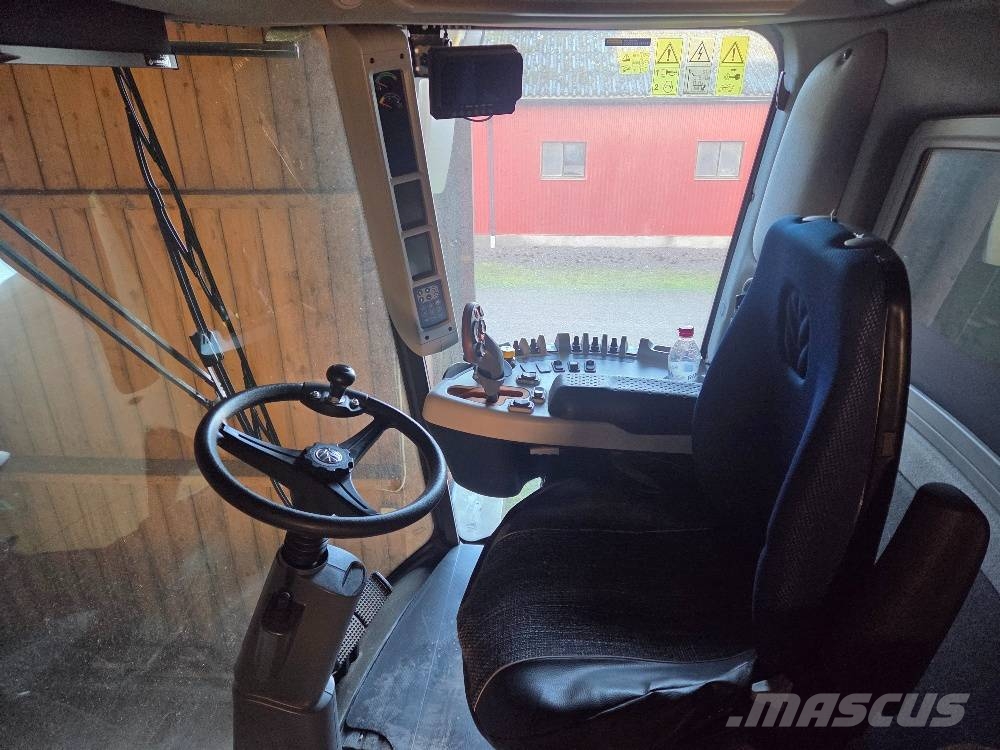 New Holland TC 5.90 Ražas novākšanas kombaini