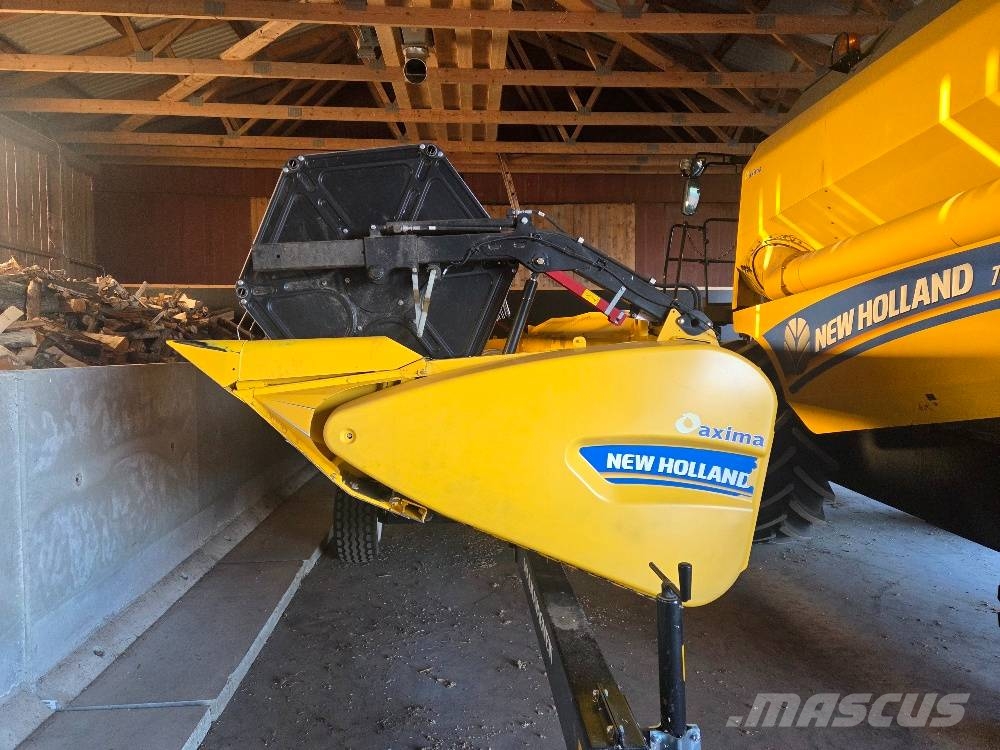 New Holland TC 5.90 Ražas novākšanas kombaini