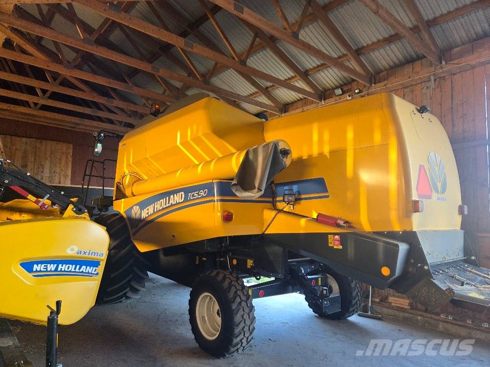 New Holland TC 5.90 Ražas novākšanas kombaini