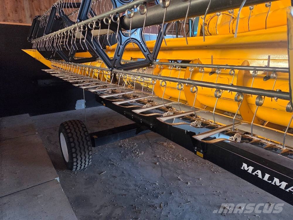 New Holland TC 5.90 Ražas novākšanas kombaini