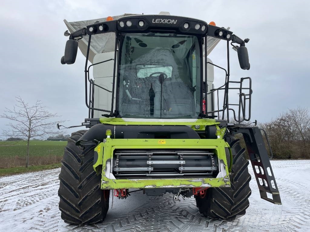 CLAAS LEXION 8900 - 4WD Combine de secerat