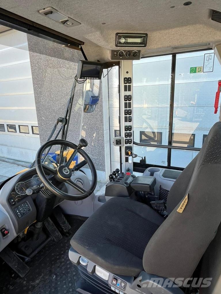 Volvo L90H لوادر بعجل