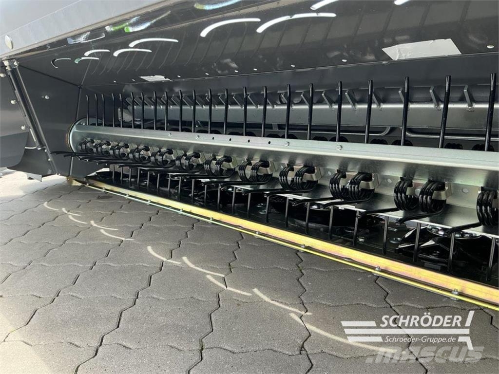 Fendt SLICER 3670 TLX-KC モアーコンディショナー