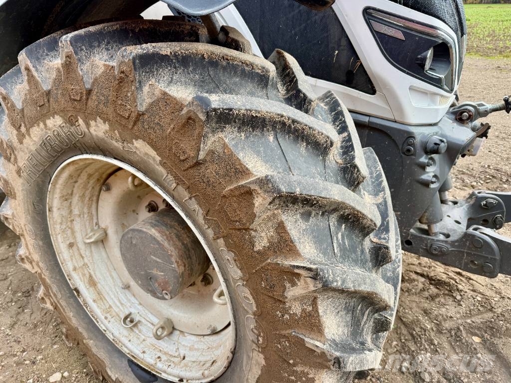 Valtra T 254 Traktorji