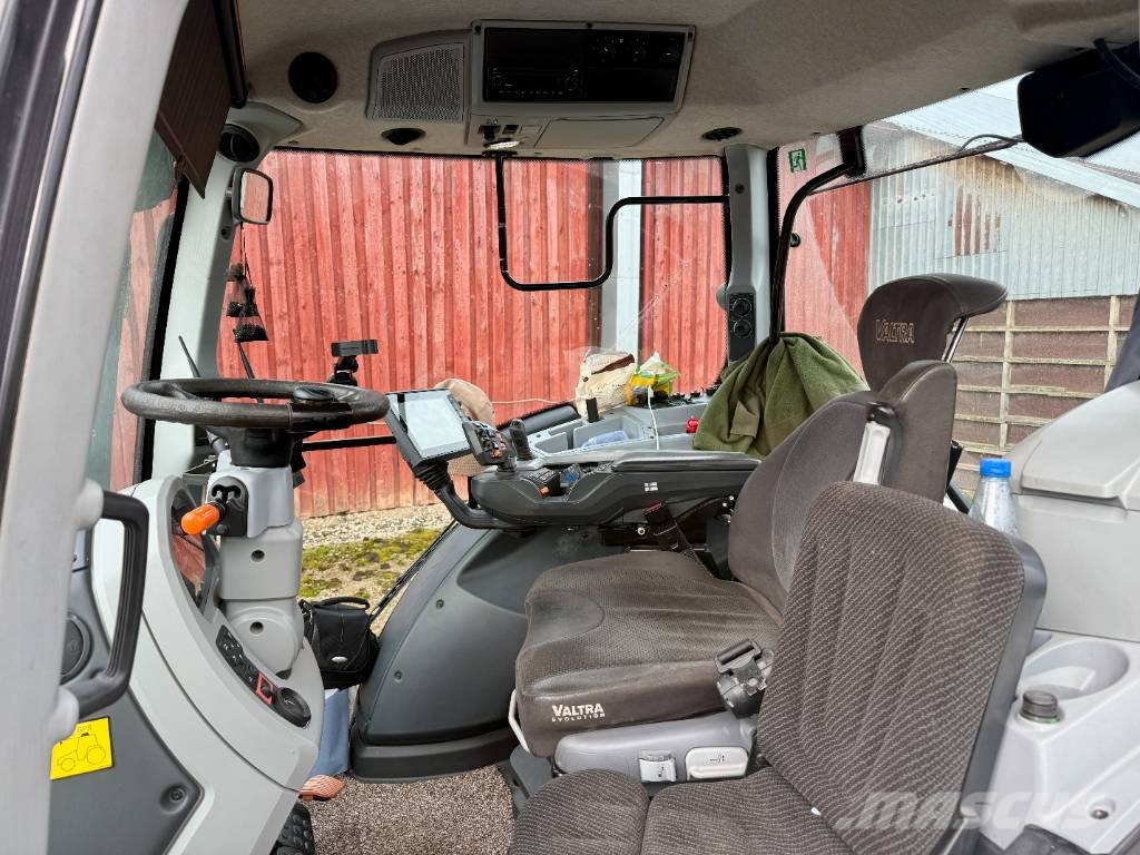 Valtra T 254 Traktorji
