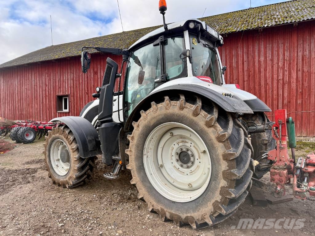 Valtra T 254 Traktorji