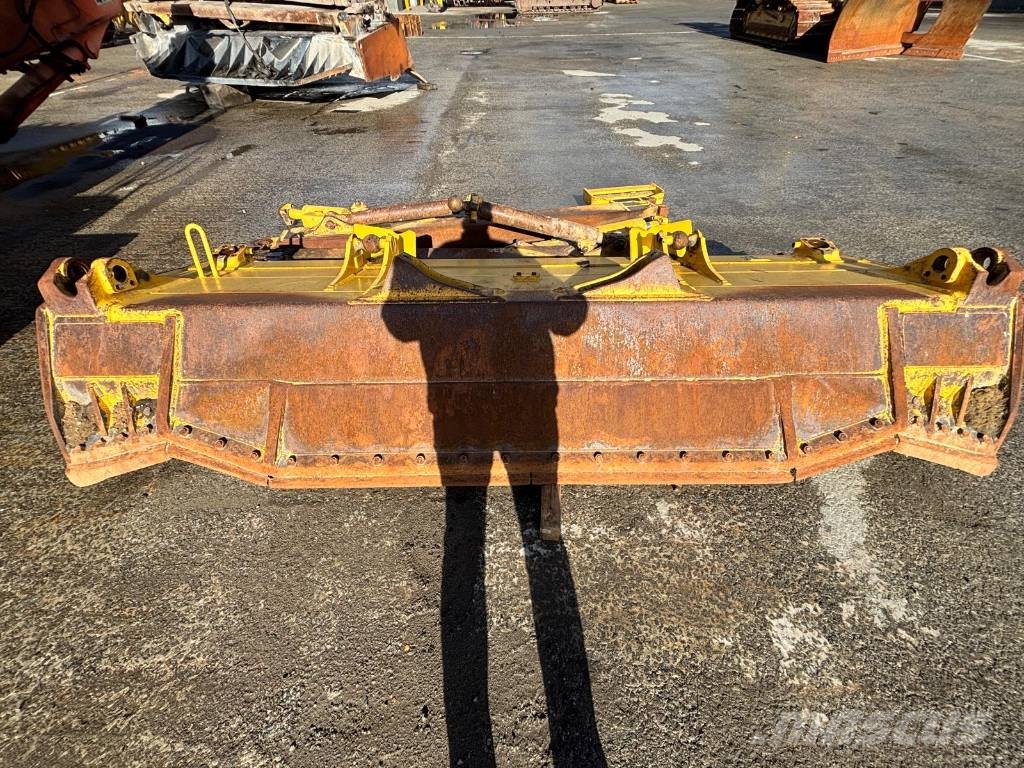 Komatsu D 65 EX-18 (CE - New UC - SU Blade) Гусеничные бульдозеры
