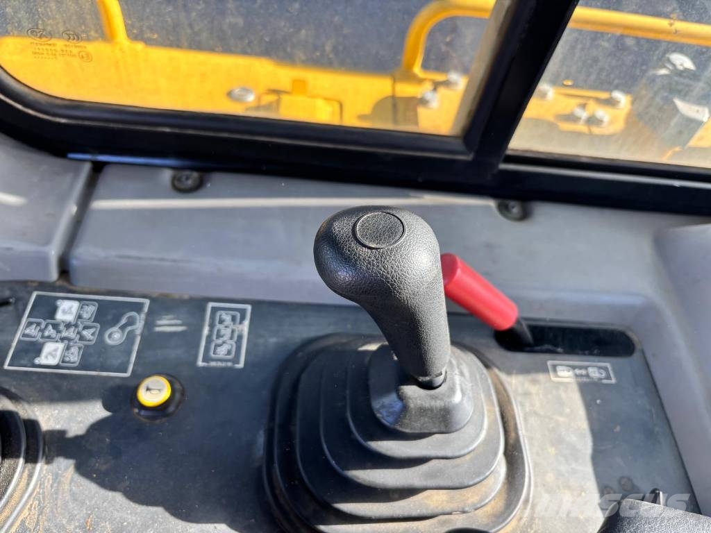 Komatsu D 65 EX-18 (CE - New UC - SU Blade) Гусеничные бульдозеры