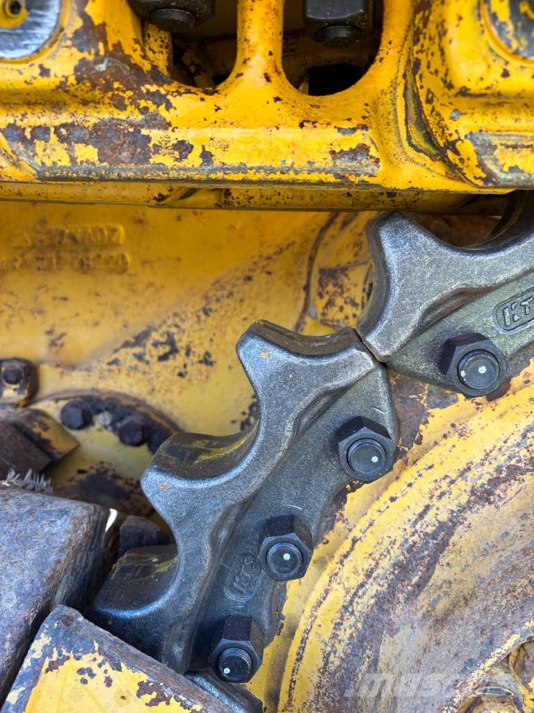 Komatsu D 65 EX-18 (CE - New UC - SU Blade) Гусеничные бульдозеры