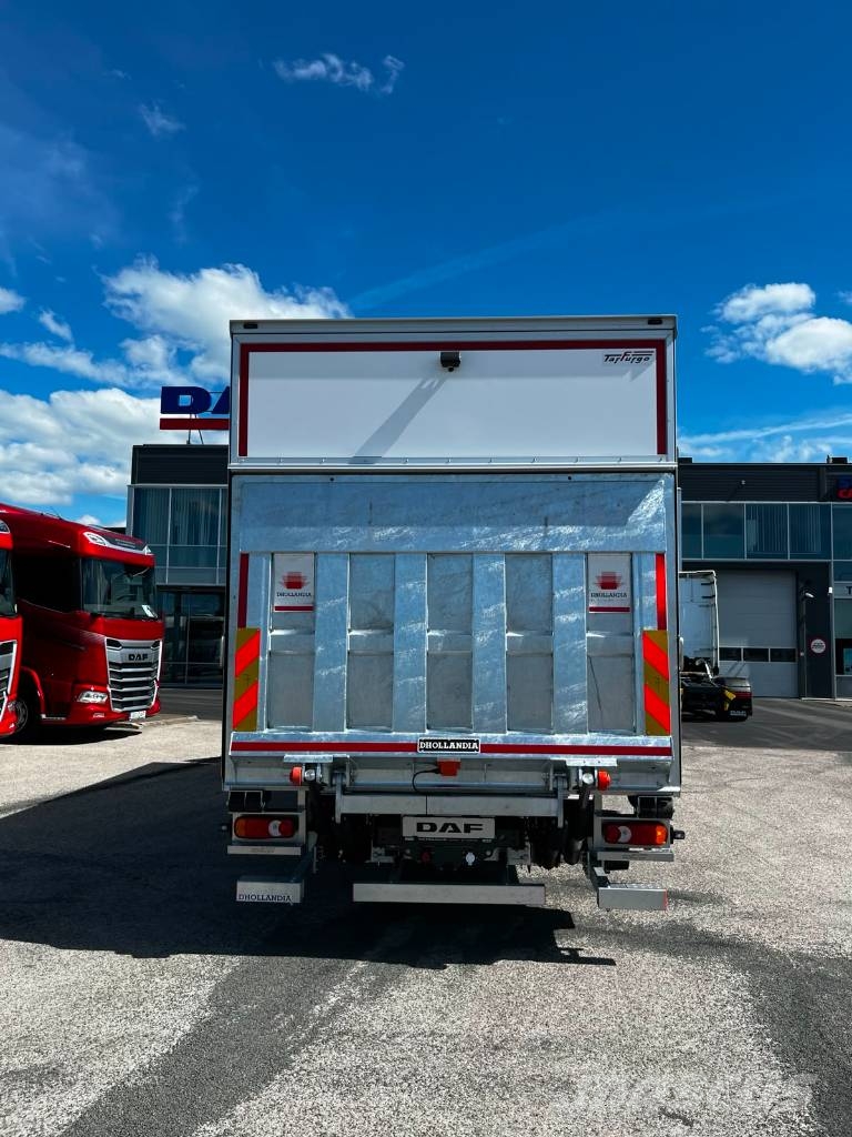DAF XB 210 FA Camiones con caja de remolque
