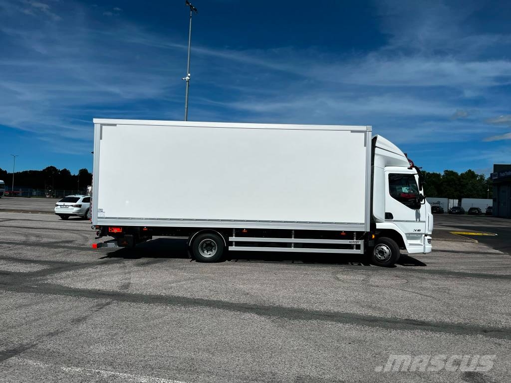 DAF XB 210 FA Camiones con caja de remolque