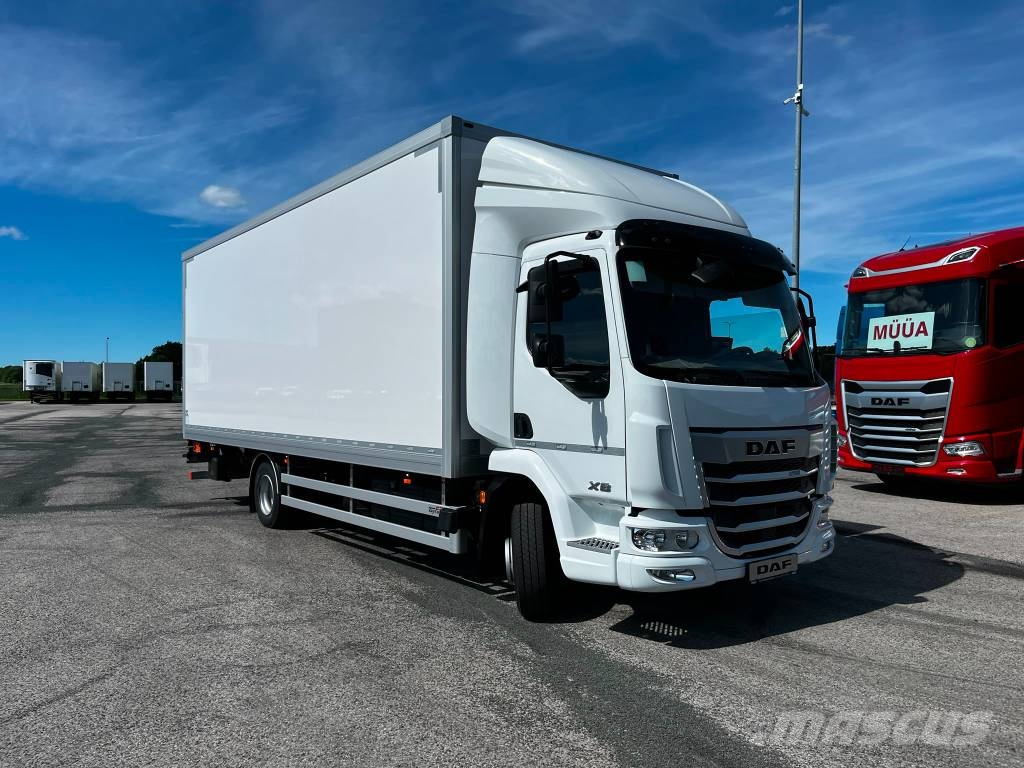 DAF XB 210 FA Camiones con caja de remolque