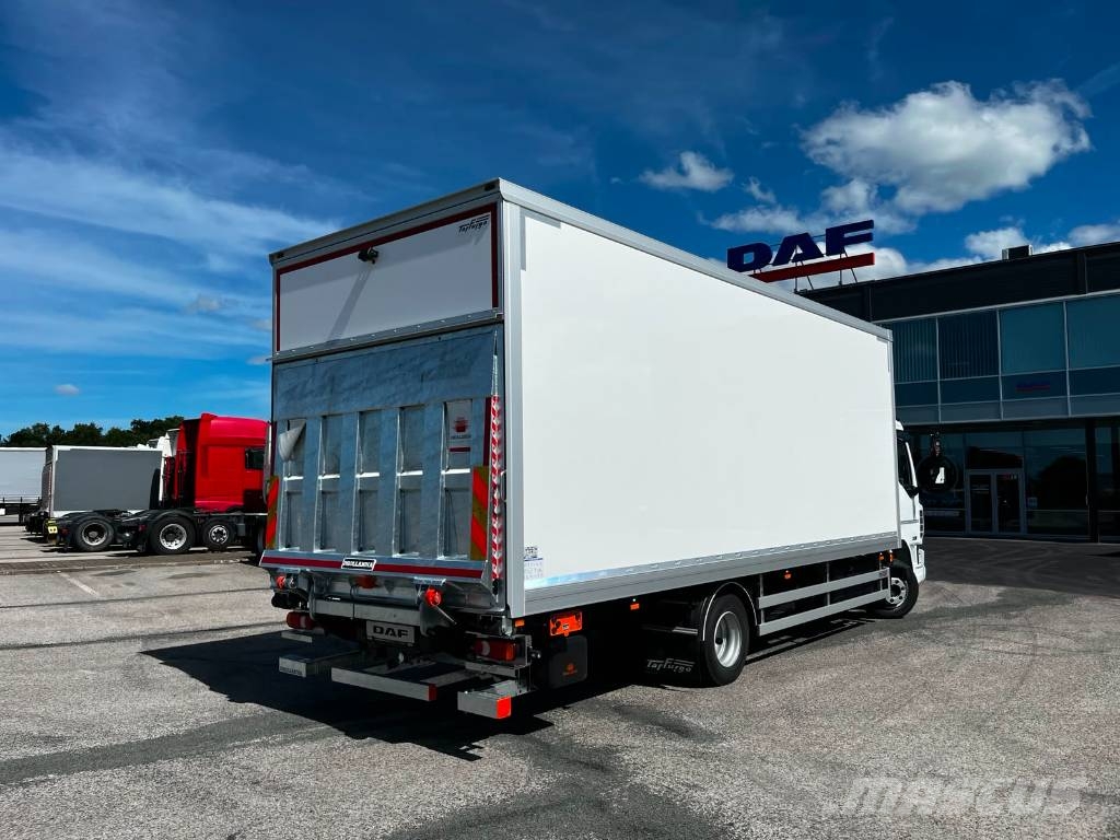 DAF XB 210 FA Camiones con caja de remolque