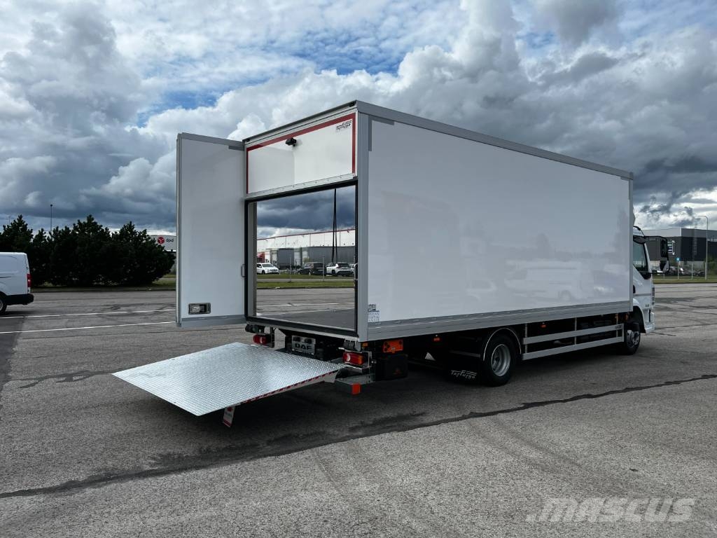 DAF XB 210 FA Camiones con caja de remolque