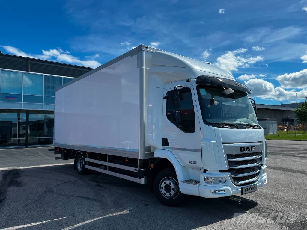DAF XB 210 FA Camiones con caja de remolque