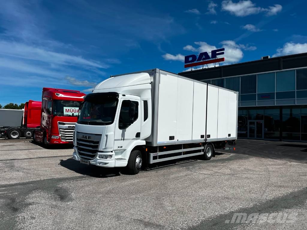 DAF XB 210 FA Camiones con caja de remolque
