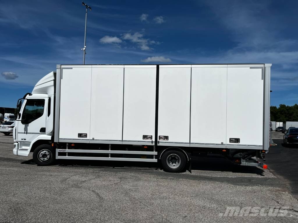 DAF XB 210 FA Camiones con caja de remolque
