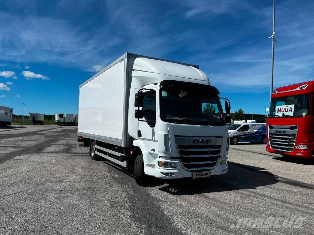DAF XB 210 FA Camiones con caja de remolque