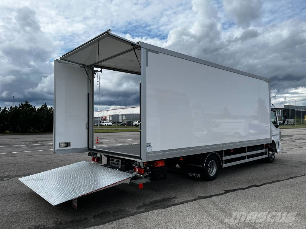 DAF XB 210 FA Camiones con caja de remolque