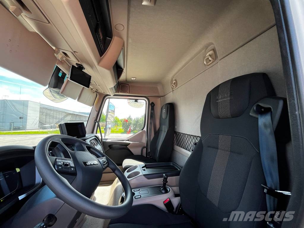 DAF XB 210 FA Camiones con caja de remolque