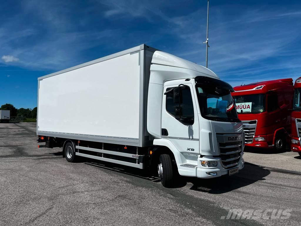 DAF XB 210 FA Camiones con caja de remolque