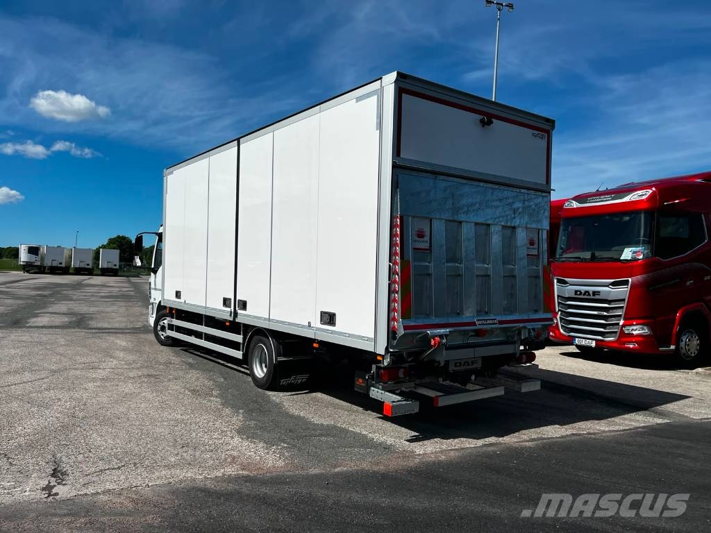 DAF XB 210 FA Camiones con caja de remolque