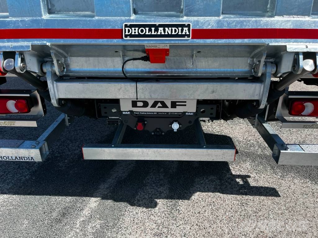 DAF XB 210 FA Camiones con caja de remolque
