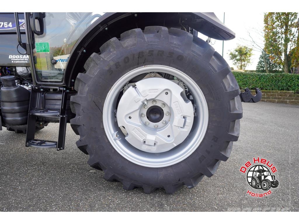 Lovol M754C Black edition Traktori