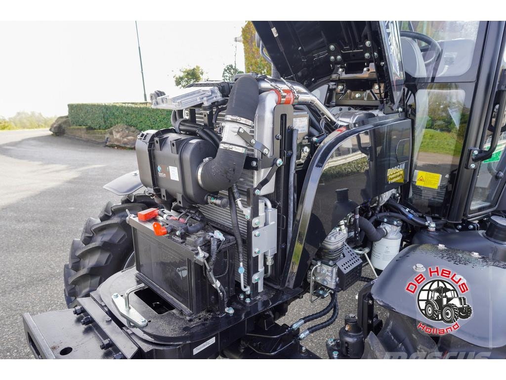 Lovol M754C Black edition Traktori