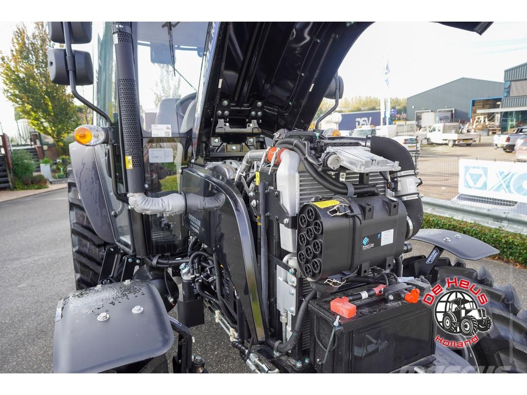 Lovol M754C Black edition Traktori