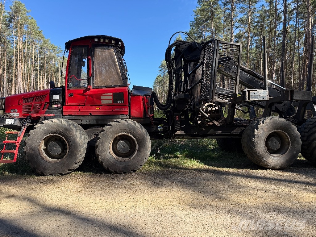 Komatsu 895 Lassbærere