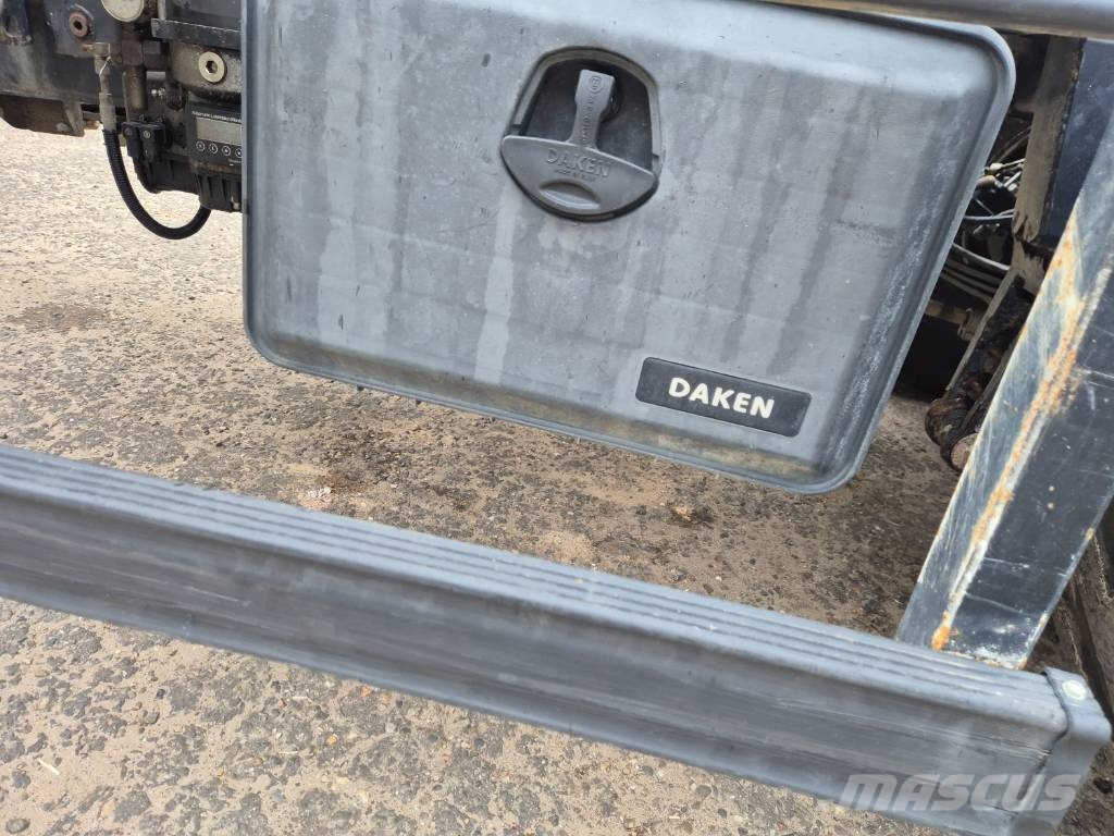 Pronar T 386 Anhänger mit Hakenlift
