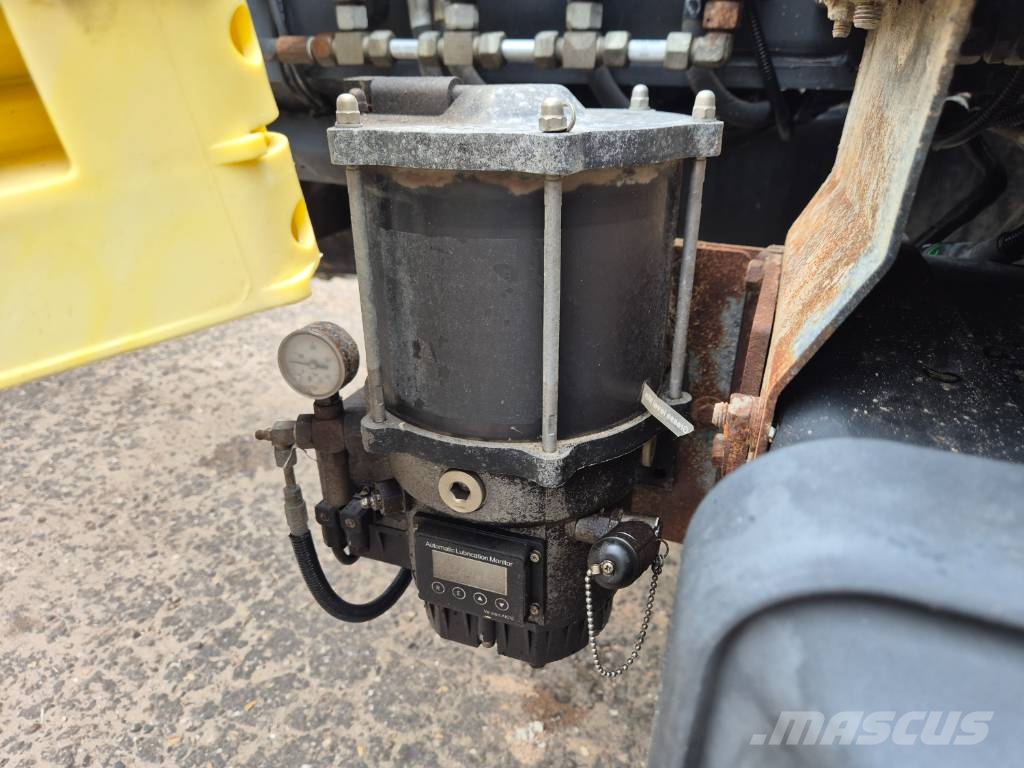 Pronar T 386 Anhänger mit Hakenlift