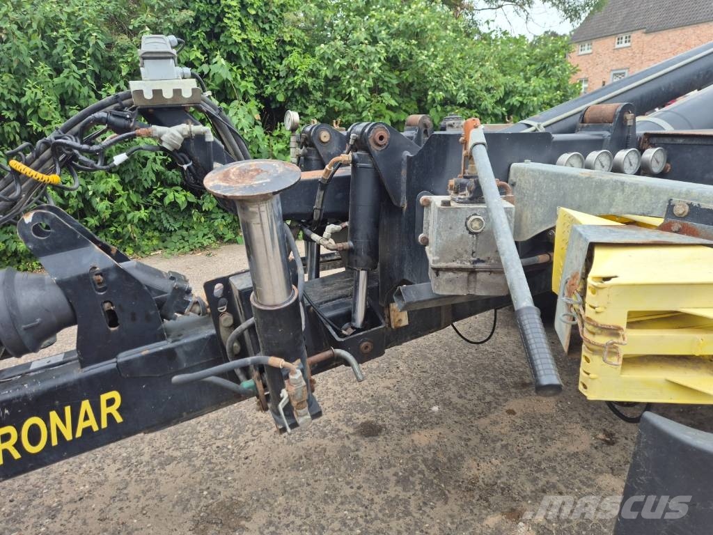Pronar T 386 Anhänger mit Hakenlift