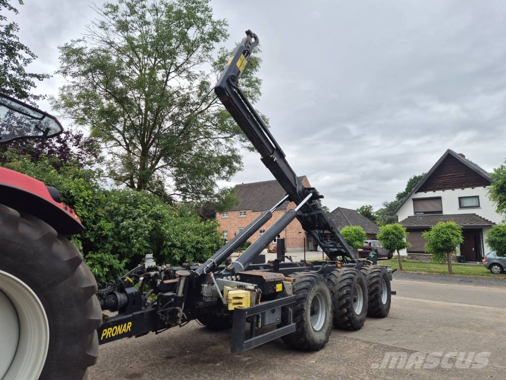 Pronar T 386 Anhänger mit Hakenlift