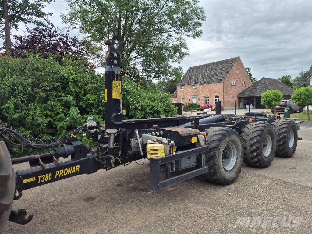 Pronar T 386 Anhänger mit Hakenlift
