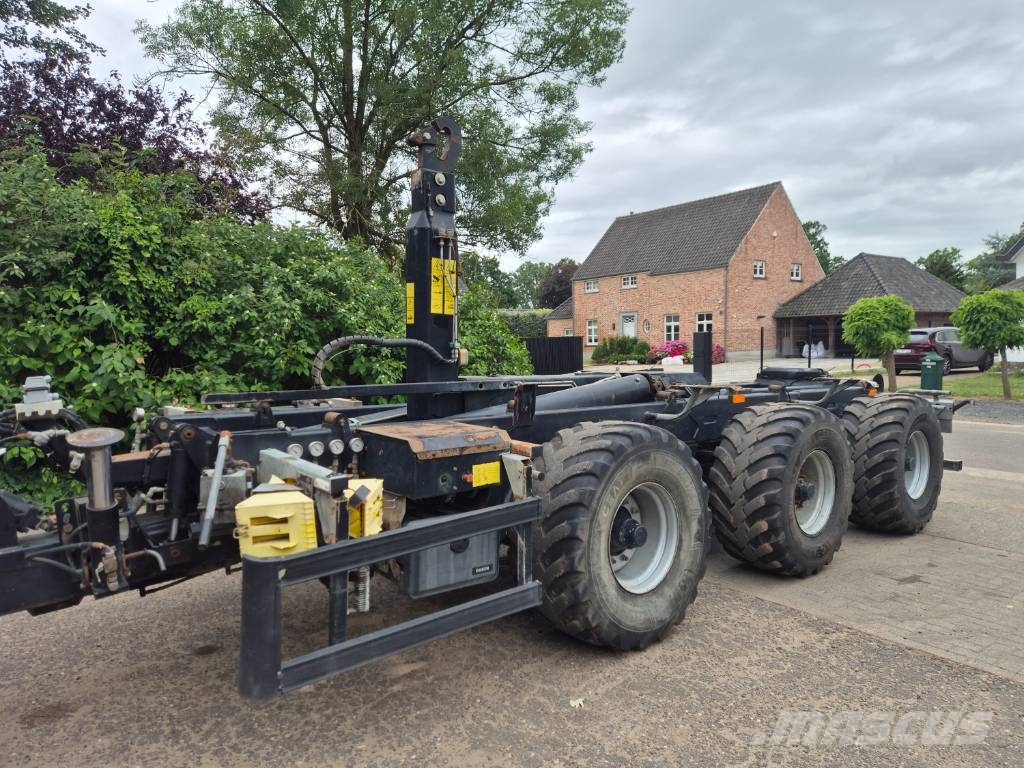 Pronar T 386 Anhänger mit Hakenlift